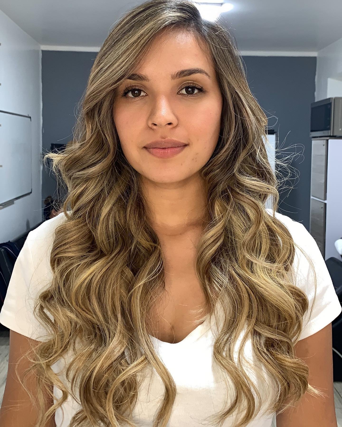 Balayage rubio profesional en Quito